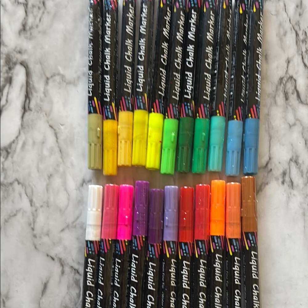 Liquid Chalk Markers Set - Multicolor -
22 pieces